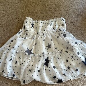 Size Medium Storia skirt, white and black stars